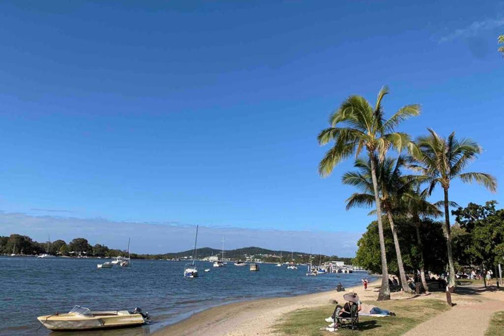 2 Bedroom Renovated Townhouse, Walk To Noosa River นูซาวิลล์ ภายนอก รูปภาพ