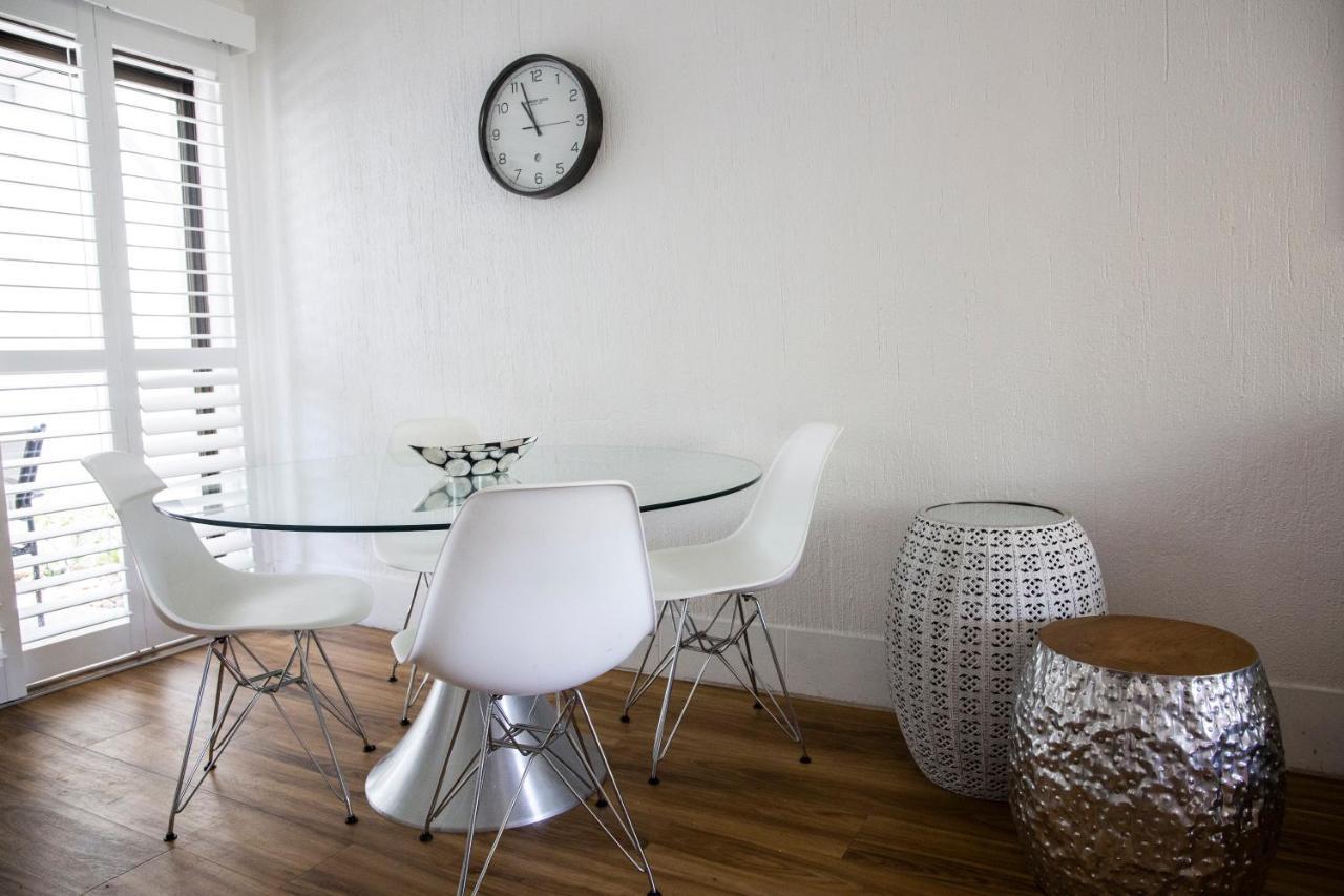 2 Bedroom Renovated Townhouse, Walk To Noosa River นูซาวิลล์ ภายนอก รูปภาพ
