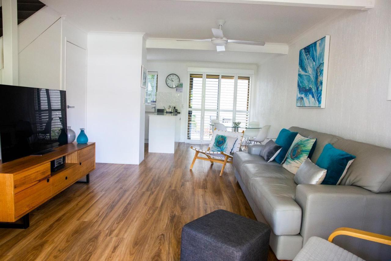 2 Bedroom Renovated Townhouse, Walk To Noosa River นูซาวิลล์ ภายนอก รูปภาพ