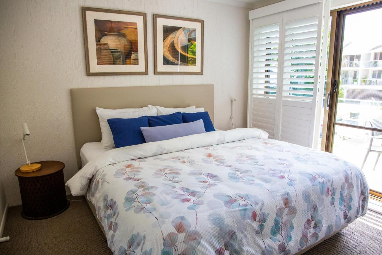 2 Bedroom Renovated Townhouse, Walk To Noosa River นูซาวิลล์ ภายนอก รูปภาพ