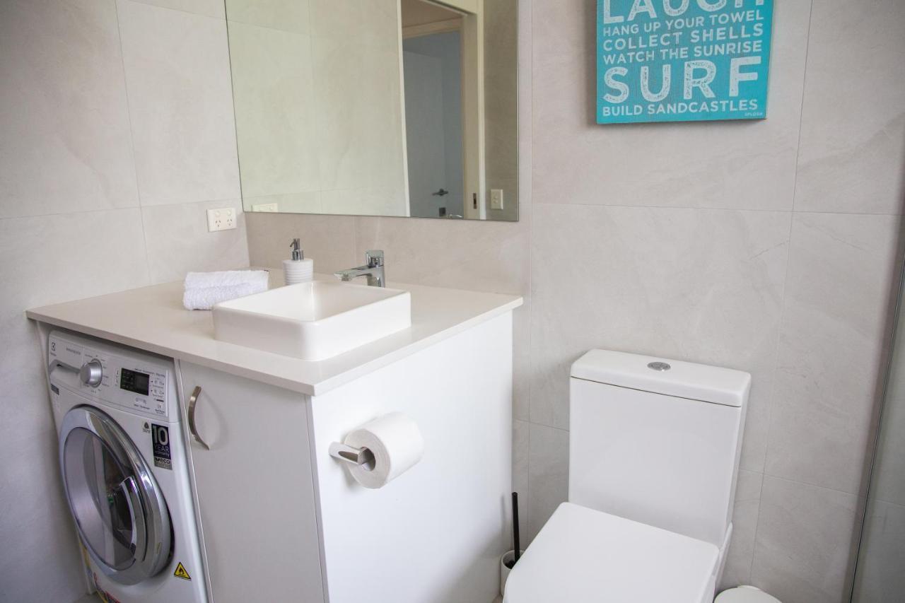 2 Bedroom Renovated Townhouse, Walk To Noosa River นูซาวิลล์ ภายนอก รูปภาพ